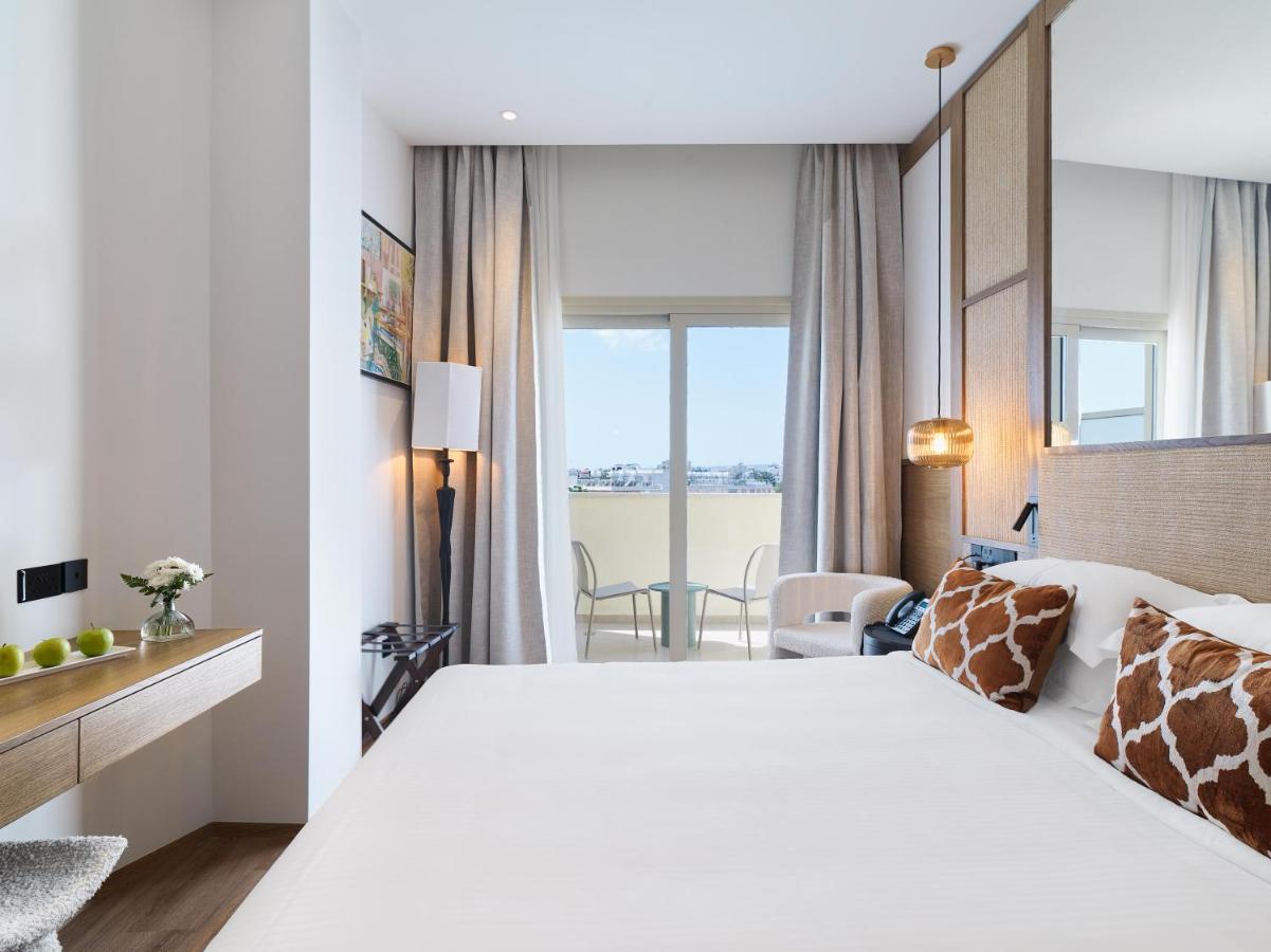 Leonardo Boutique Hotel Larnaca Room photo